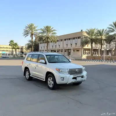 جيب لاندكروزر 2015 فل كامل مخزن 1