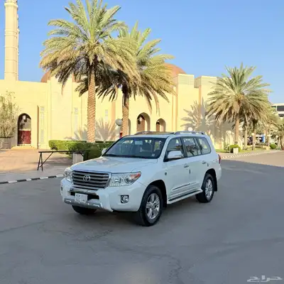 جيب لاندكروزر 2015 فل كامل مخزن 0
