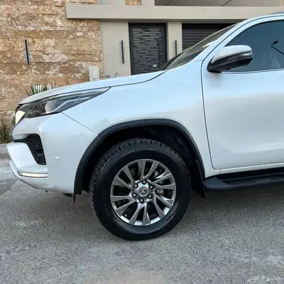 فورتشنر 2023 - 2800 ديزل مالك واحد بحالة الوكالة . 2