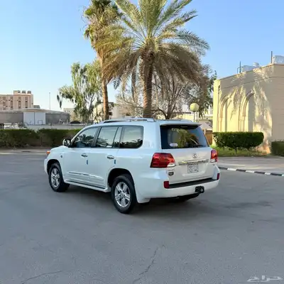 جيب لاندكروزر 2015 فل كامل مخزن 83