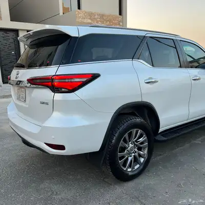 فورتشنر 2023 - 2800 ديزل مالك واحد بحالة الوكالة . 11