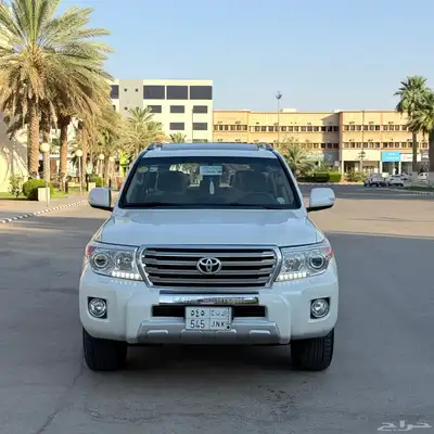 جيب لاندكروزر 2015 فل كامل مخزن 4