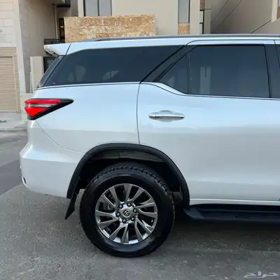 فورتشنر 2023 - 2800 ديزل مالك واحد بحالة الوكالة . 12