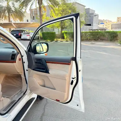 جيب لاندكروزر 2015 فل كامل مخزن 42