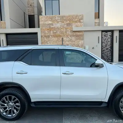 فورتشنر 2023 - 2800 ديزل مالك واحد بحالة الوكالة . 13