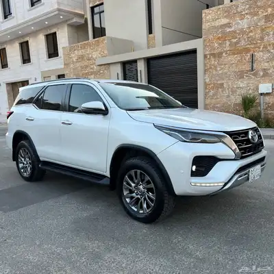 فورتشنر 2023 - 2800 ديزل مالك واحد بحالة الوكالة . 15