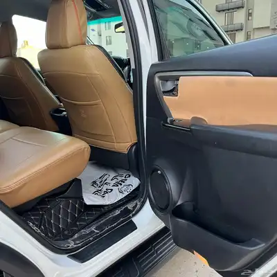 فورتشنر 2023 - 2800 ديزل مالك واحد بحالة الوكالة . 23