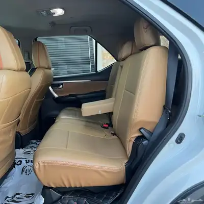 فورتشنر 2023 - 2800 ديزل مالك واحد بحالة الوكالة . 21
