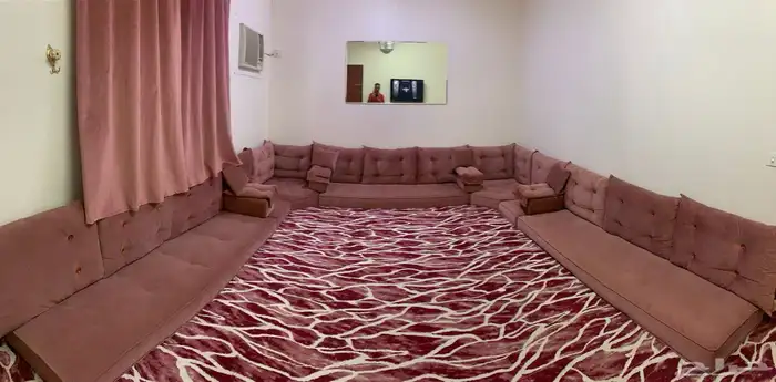 طقم نظيف جدا مجلس باطرمة مع الموكيت والستاره 0