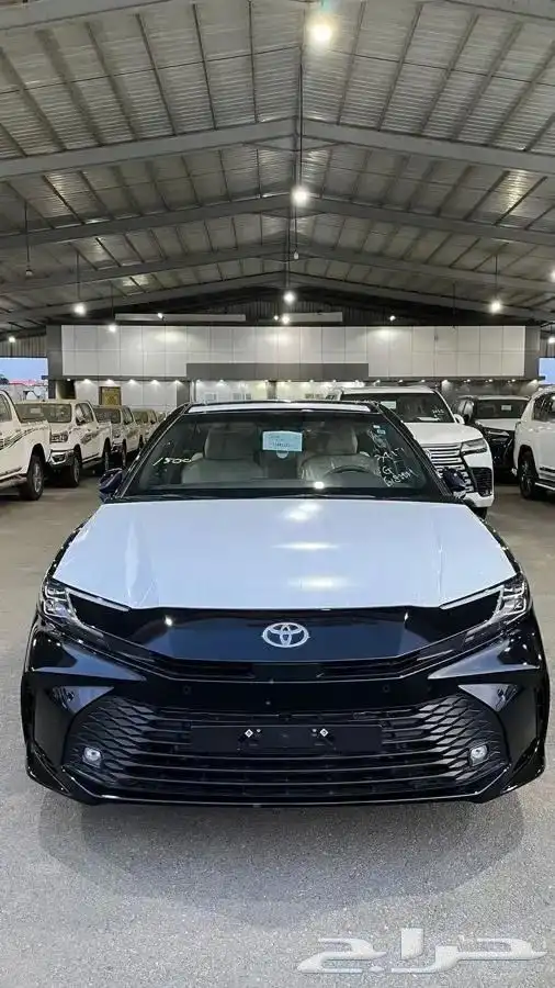 تويوتا كامري LE الموديل 2025 اللون اسود 3