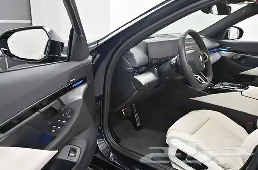 بي ام دبليو 520i M kit 2025 8