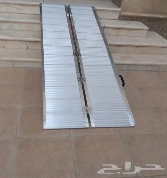 منحدر الكراسي المتحرك لذوي الاحتياجات الخاصة 0
