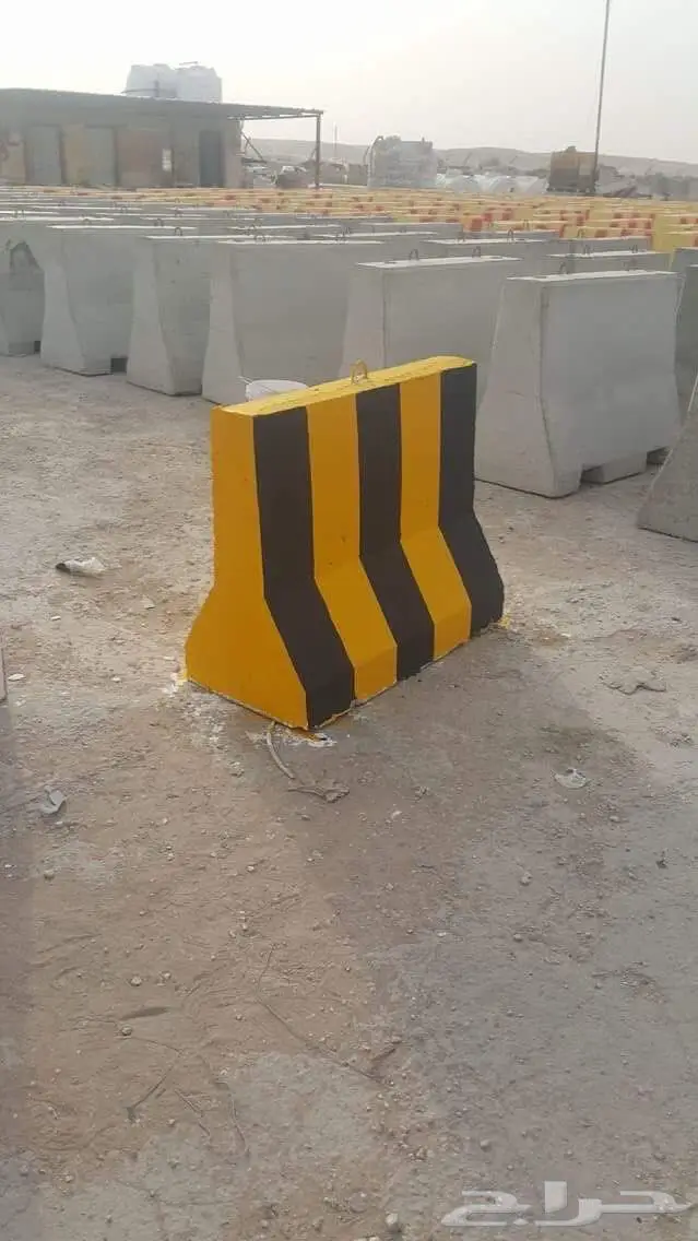 حواجز خرسانية قواعد انارة غرف تفتيش 3