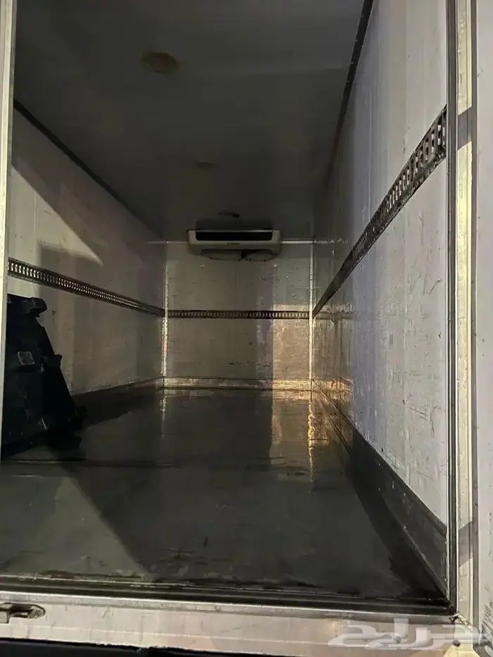 لوري نيسان UD براد ثلاجة نظيف للبيع 4
