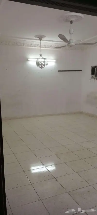 دور عزاب للايجار خمس غرف بحي طويق شارع خديجة 0