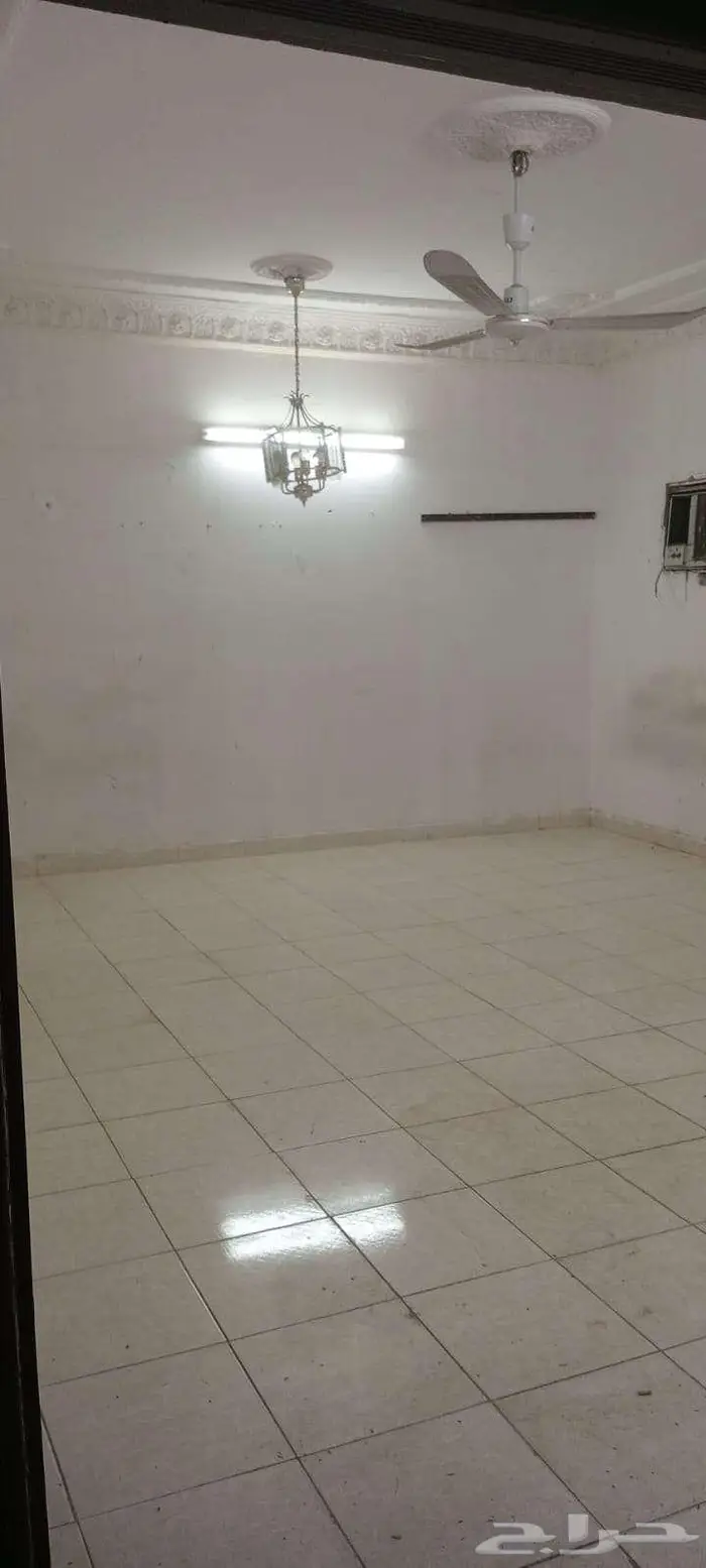 دور عزاب للايجار خمس غرف بحي طويق شارع خديجة 0