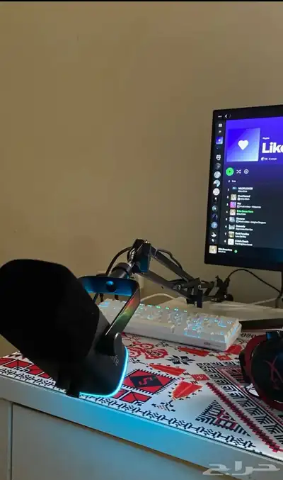 مايك فيفاين مع ستاند 0