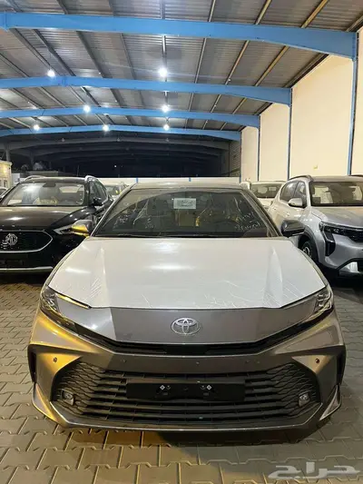 كامري LE هايبرد وبنزين للبيع كاش او تقسيط 0