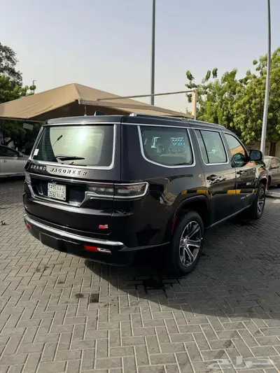Jeep Grand Wagoneer 2023 15