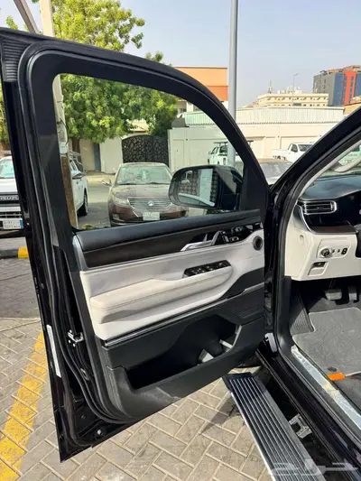 Jeep Grand Wagoneer 2023 8