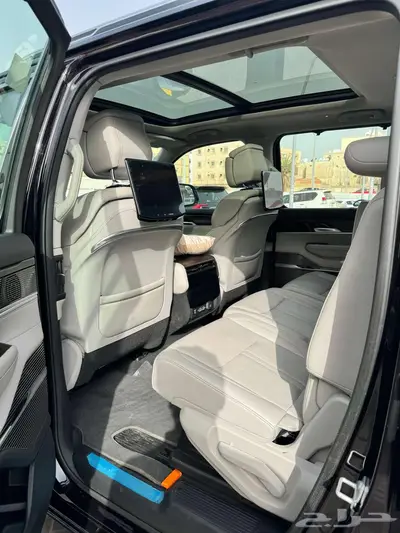 Jeep Grand Wagoneer 2023 4