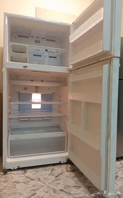 ثلاجه للبيع في جده 0