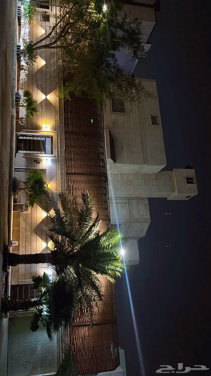 فيلا درج داخلي مع شقه 4