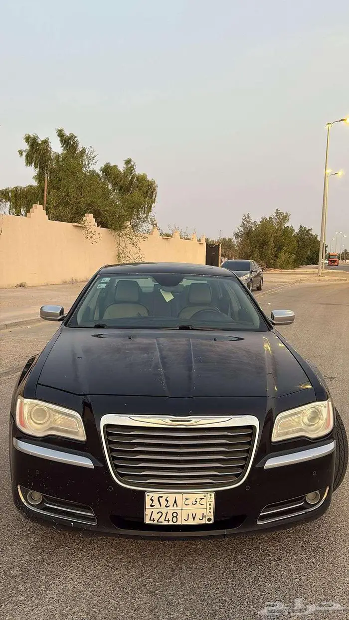 كرايسلر سي 300 مديل 2014 اسود اكزوتتف فل كامل 14