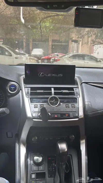 لكزس ان اكس 300h 2019 3