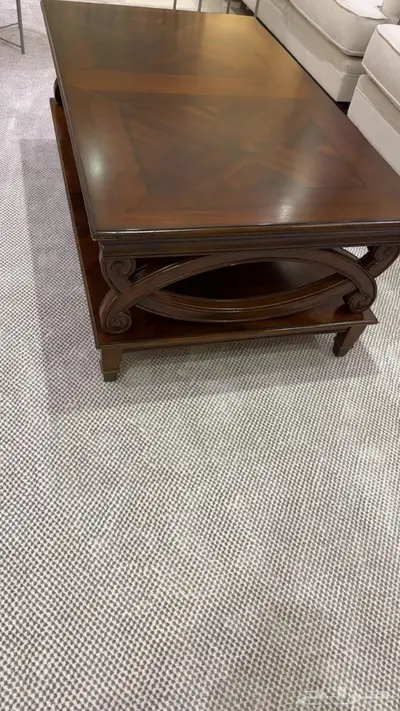 طاولة وسط للبيع استخدام شبه نظيف 1