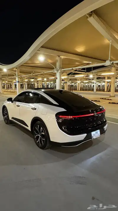 كراون بريميوم 2023 ابيض واسود وكالة 4