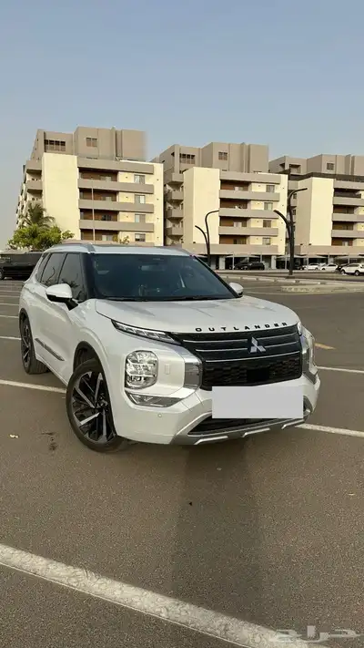 ميتسوبيشي اوتلاندر 2024 بريميوم فل كامل ابيض لولوي 0
