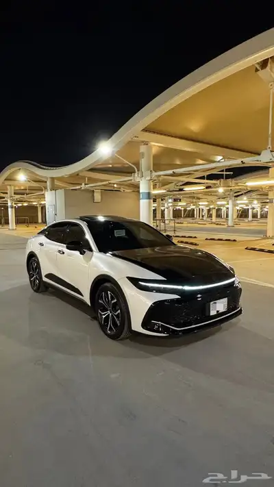 كراون بريميوم 2023 ابيض واسود وكالة 2