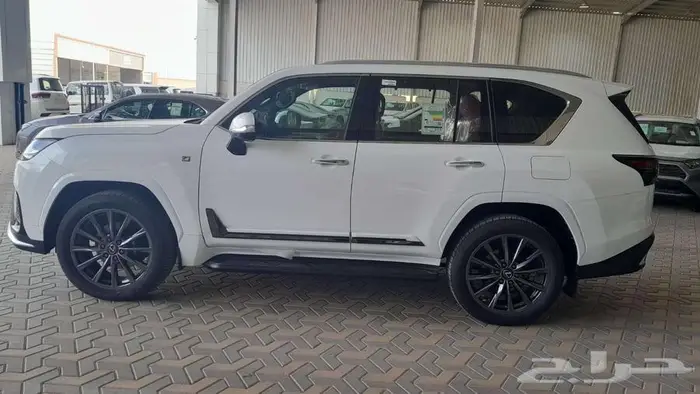 عرض خاص لكزس LX600 اف سبورت 2023 -خليجي- 550 شامل 3
