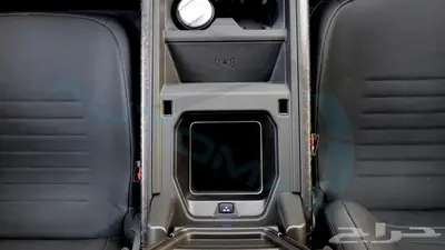 لاند روفر ديفندر 110 OCTA EDITION ONE 4.4TT V8 خليجي اصفار 27