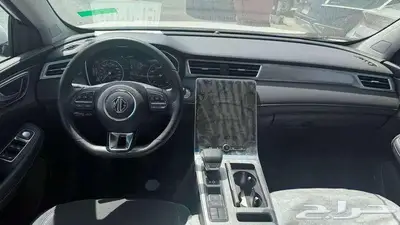 ام جي RX 5 نص فل 2023 بانوراما 12