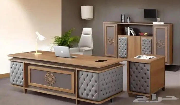 طقم طاولة مكتبي بتصميم فخامة و مميزة و ب كل اثاث مكتبي 0