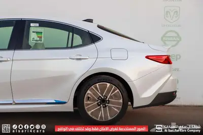 تويوتا كامري LE هايبرد 2025 33