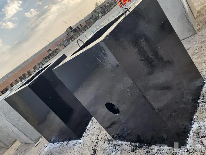 حواجز خرسانية قواعد انارة غرف تفتيش 21