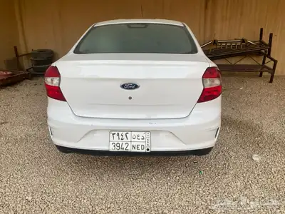 فورد فيجو للبيع نظيفه 2
