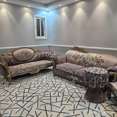 الكنبات للبيع بحالة ممتازة 0