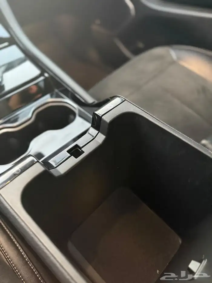 جيب جراند شروكي للبيع بلاك اديشين 42