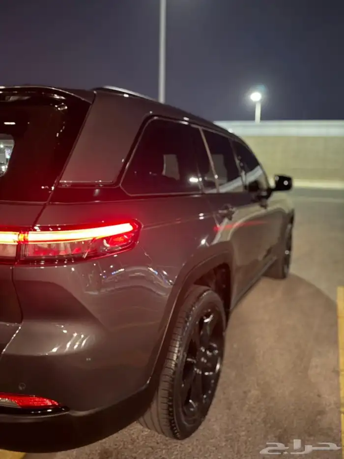 جيب جراند شروكي للبيع بلاك اديشين 58