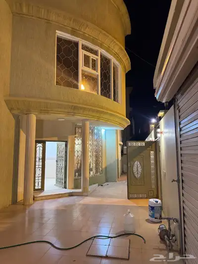 فيلا للإيجار في حي المروج موقع قريب من الخدمات 2