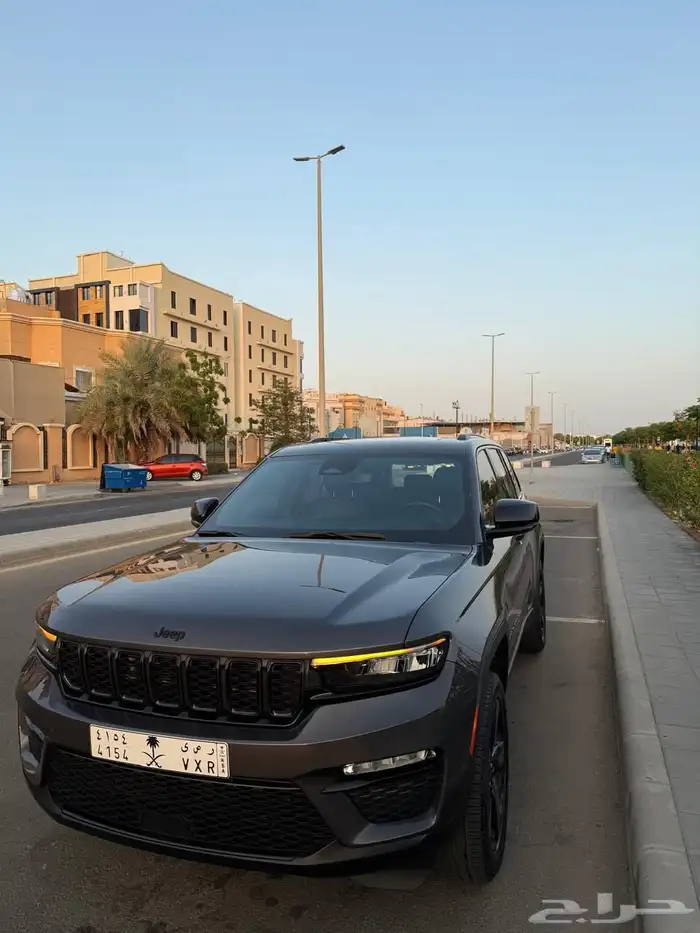 جيب جراند شروكي للبيع بلاك اديشين 9