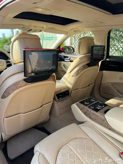 أقبل البدل Audi a8L لون مميز 14