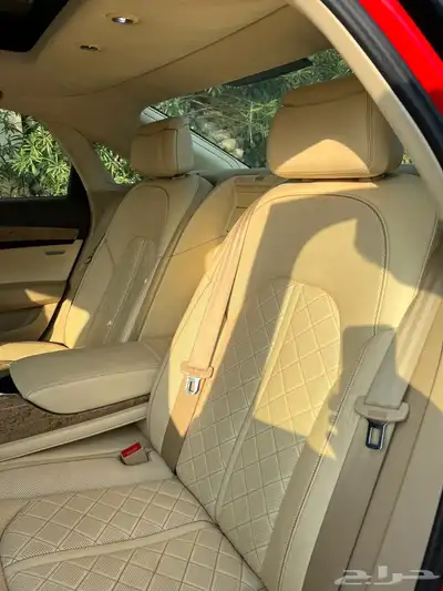 أقبل البدل Audi a8L لون مميز 11