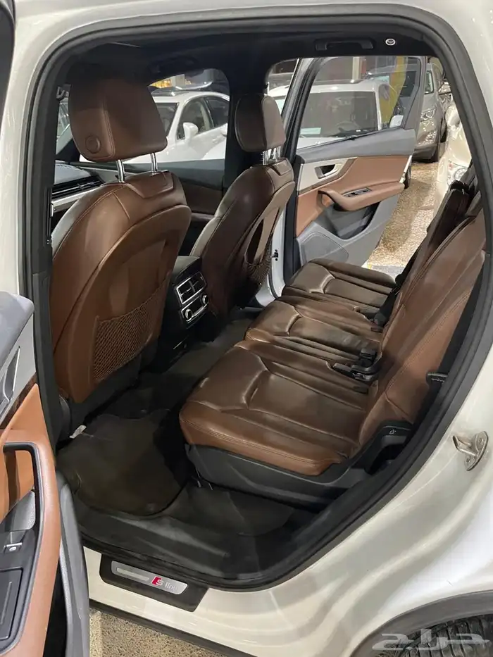 اودي Q7 18