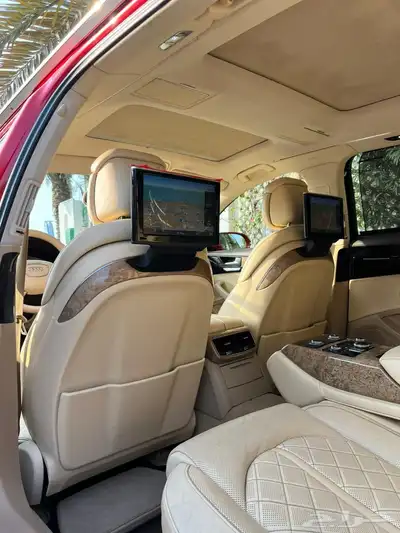 أقبل البدل Audi a8L لون مميز 7