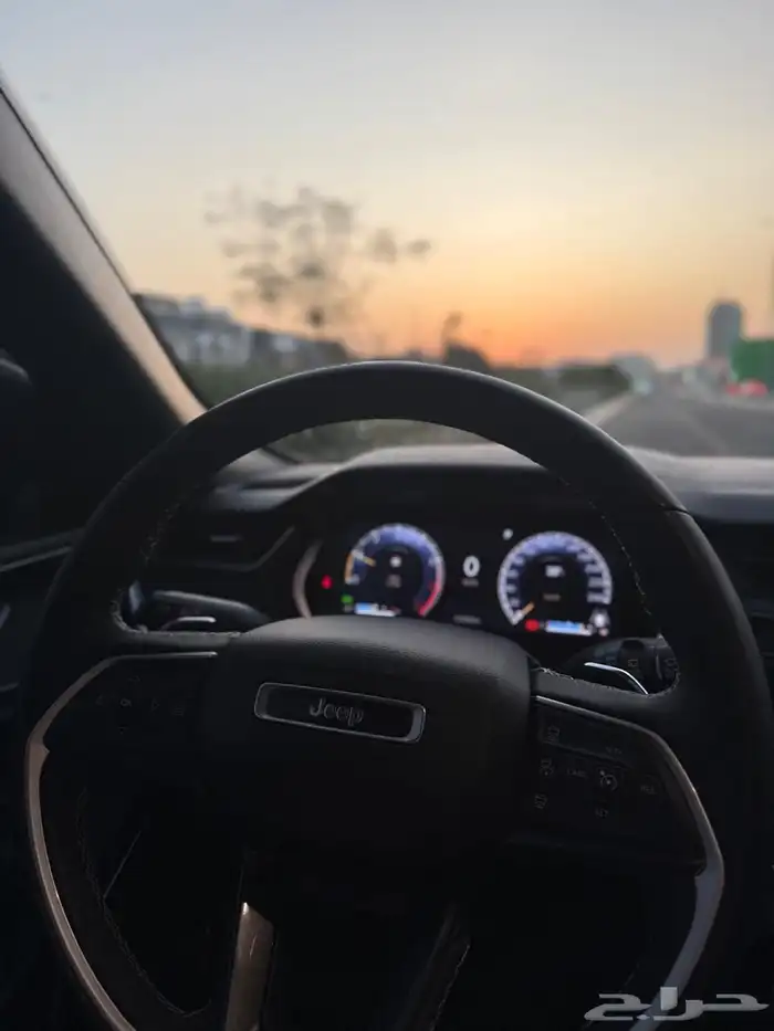 جيب جراند شروكي للبيع بلاك اديشين 31